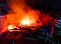 Kebakaran di Pasar Ngawen, Kecamatan Ngawen, Kabupaten Blora, Sabtu malam, 7 Maret 2026. (Eko Wicaksono/Lingkarjateng.id)