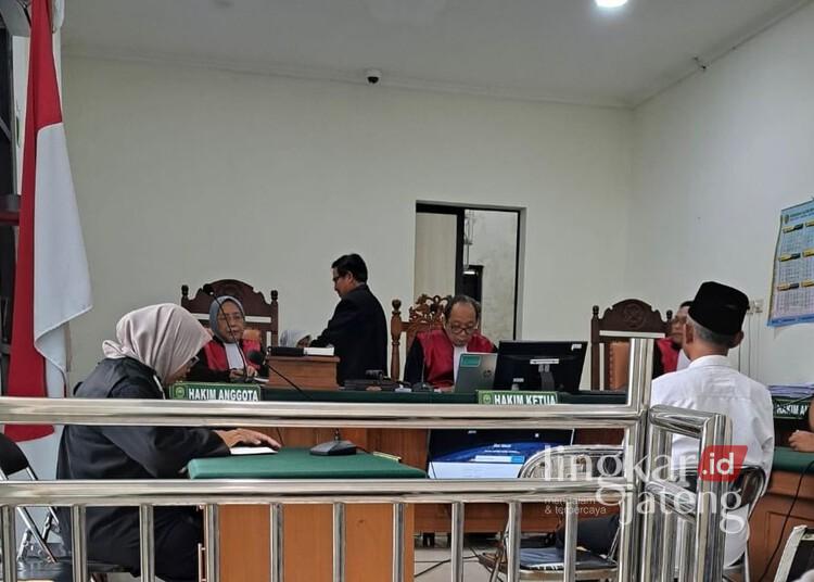 Terbukti Korupsi, Mantan Kades Kalirejo Grobogan Divonis Penjara 4 Tahun 25 Sidang kasus dugaan korupsi pengelolaan Anggaran Pendapatan dan Belanja Desa (APBDes) Kalirejo, Kecamatan Wirosari, Kabupaten Grobogan, di Pengadilan Negeri Semarang, Rabu, 11 Maret 2026. (Kejari Grobogan/Lingkarjateng.id)