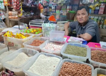 Pedagang di salah satu pasar tradisional di Kabupaten Semarang. (Hesty Imaniar/Lingkarjateng.id)