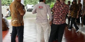 Sejumlah kepala organisasi perangkat daerah (OPD) dan camat di lingkungan Pemerintah Kabupaten Pekalongan menghadiri rapat koordinasi di Aula Sekda Kabupaten Pekalongan, Jumat, 6 Maret 2026. (Fahri Akbar/Lingkarjateng.id)