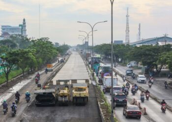 Perbaikan ruas Jalan Pantura Kaligawe, Kota Semarang, Jawa Tengah. (Humas Pemprov Jateng/Lingkarjateng.id)