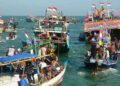 Sejumlah perahu nelayan saat mengikuti Pesta Lomban di Kabupaten Jepara tahun lalu. (Tomi Budianto/Lingkarjateng.id)