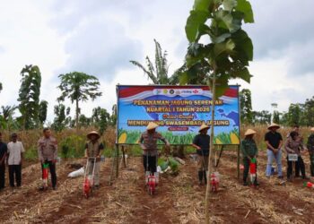 Pelaksanaan tanam jagung serentak kuartal I tahun 2026 di Desa Kedungsuren, Kecamatan Kaliwungu Selatan, Kabupaten Kendal, Sabtu, 7 Maret 2026. (Dok. for Lingkarjateng.id)
