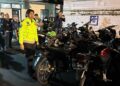 Puluhan motor yang terjaring razia patroli Ramadan diamankan di Kantor Satlantas, Sabtu malam, 7 Maret 2026. (Humas Polres Salatiga/Lingkarjateng.id)