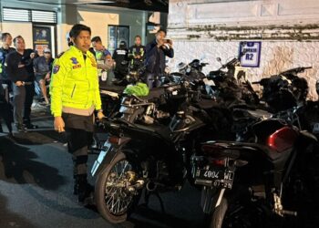 Puluhan motor yang terjaring razia patroli Ramadan diamankan di Kantor Satlantas, Sabtu malam, 7 Maret 2026. (Humas Polres Salatiga/Lingkarjateng.id)