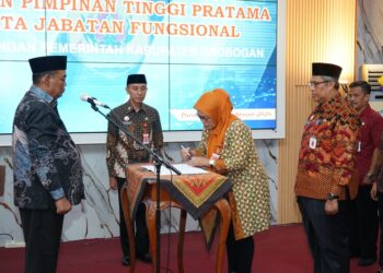 Bupati Grobogan, Setyo Hadi, merotasi pejabat di lingkungan Pemerintah Kabupaten (Pemkab) Grobogan dalam pelantikan dua Pejabat Pimpinan Tinggi (JPT) Pratama serta tiga pejabat fungsional di Ruang Rapat Wakil Bupati Grobogan, Jumat, 27 Februari 2026. (Setda Grobogan/Lingkarjateng.id)