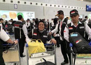 ILUSTRASI: Petugas haji daerah kerja Mekkah tiba di Bandara King Abdul Aziz, Jeddah. (Antara/Lingkarjateng.id)