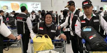 ILUSTRASI: Petugas haji daerah kerja Mekkah tiba di Bandara King Abdul Aziz, Jeddah. (Antara/Lingkarjateng.id)