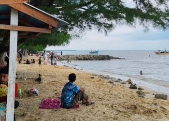 Pantai Wates Rembang Diserbu Ribuan Wisatawan, Kunjungan Diprediksi Terus Meningkat