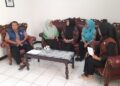 Kepala Bidang Politik Dalam Negeri dan Organisasi Kemasyarakatan pada Badan Kesbangpol Kabupaten Kendal, Ratih Susi Purnani, bersama perwakilan parpol saat talkshow bersama Lingkar TV, Selasa, 10 Maret 2026. (Anik Kustiani/Lingkarjateng.id)