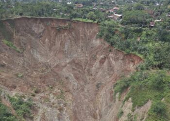 Kondisi tanah longsor di Desa Kalongan, Kecamatan Ungaran Timur, Kabupaten Semarang, kian meluas. (Dok. Diskominfo Kab. Semarang/Lingkarjateng.id)