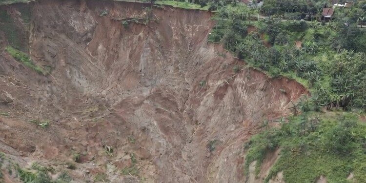 Tanah longsor di Ungaran Timur Semarang