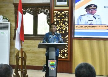 Wakil Bupati (Wabup) Batang, Suyono, saat memimpin rapat koordinasi bersama yayasan dan mitra Satuan Pelayanan Pemenuhan Gizi (SPPG) di Aula Bupati Batang, Kamis, 5 Maret 2026. (Humas Pemkab Batang/Lingkarjateng.id)