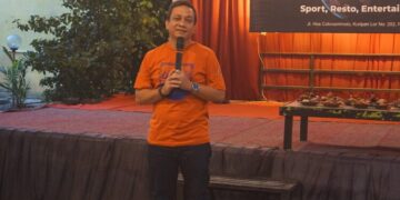 Wali Kota Pekalongan, Achmad Afzan Arslan Djunaid, saat menghadiri ramah tamah dengan jajaran PWI Kota Pekalongan di Ayam Ungkep Kahuripan, Senin Petang, 9 Maret 2026. (Fahri Akbar/Lingkarjateng.id)