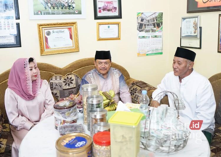 Momen Lebaran, Wali Kota Salatiga Sowan Alim Ulama 25 Wali Kota Salatiga, Robby Hernawan, saat silaturahmi di rumah Ketua FKUB Nur Rofiq, Sabtu, 21 Maret 2026. (Dok. Prokompim Setda Salatiga/Lingkarjateng.id)