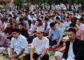 Warga Muhammadiyah mengikuti sholat Idul Fitri di Halaman Kantor Bupati Rembang, Jumat, 20 Maret 2026. (Vicky Rio/Lingkarjateng.id)