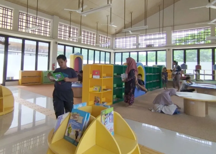 Gedung perpustakaan daerah dimanfaatkan juga sebagai destinasi wisata edukasi favorite bagi anak-anak. Foto : dok.Antara/LingkarJateng