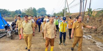 Gubernur Jawa Tengah Ahmad Luthfi Ke Grobogan meninjau progres pengerjaan tanggul dan jalan di Grobogan, Senin, 2 Maret 2026. (Pemprov Jateng/Lingkarjateng.id)