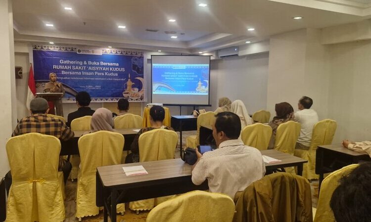 Gandeng Forum Media, RS Aisyiyah Kudus Perkuat Informasi Kesehatan ke Masyarakat 25 Kegiatan Forum Media yang diadakan oleh RS Aisyiyah Kudus bersama wartawan di Hotel HOM, Kamis (12/3) sore. Foto : Nisa Hafizhotus Syarifa /Lingkar