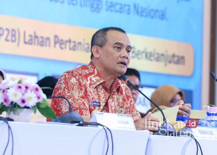 Gubernur Jateng Ingatkan Integritas Kepala Daerah Usai OTT Bupati Pekalongan 25 Gubernur Jawa Tengah Ahmad Luthfi. (Humas Pemprov Jateng/Lingkarjateng.id)