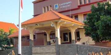 ASN mengikuti apel pagi di kantor Bupati Rembang. (Vicky Rio/Lingkarjateng.id)