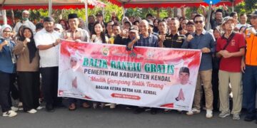 Pemkab Kendal Fasilitasi Balik Rantau Gratis ke Jabodetabek, Ratusan Warga Terbantu 1 Pj Sekda Kendal, Agus Dwi Lestari melepas keberangkatan ratusan pemudik ke Jabodetabek, Sabtu 28 Maret 2026. (Anik Kustiani/Lingkarjateng.id)