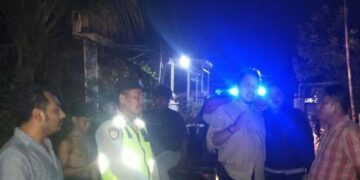 Jajaran Polsek Mejobo saat melakukan pengecekan ke lokasi kejadian pengeroyokan di Desa Payaman, Kecamatan Mejobo, Kabupaten Kudus, Selasa, 10 Maret 2026. (Nisa Hafizhotus/Lingkarjateng.id)