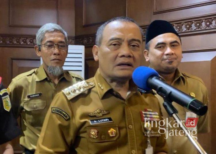 Hadapi 17,3 Juta Pemudik, Pemprov Jateng Matangkan Kesiapan Lintas Sektor 25 Gubernur Jawa Tengah Ahmad Luthfi saat konferensi pers terkait persiapan menjelang arus mudik Lebaran, Senin, 9 Maret 2026. (Rizky Sayhrul/Lingkarjateng.id)