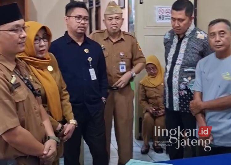 Komisi D DPRD Pati Soroti Kasus Penahanan Ijazah Siswa 25 Jajaran Komisi D DPRD Kabupaten Pati menindaklanjuti laporan dugaan penahanan ijazah siswa di SMPN 01 Tayu, Senin, 2 Maret 2026. (Dok. Pribadi/Lingkarjateng.id)