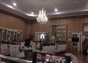 Penyelidikan KPK di kantor Bupati Pekalongan, Jumat, 6 Maret 2026. (Fahri Akbar/Lingkarjateng.id)