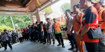 Sejumlah perwakilan PPPK Paruh Waktu menyampaikan aspirasinya terkait THR kepada para wakil rakyat di Kantor DPRD Salatiga, Jumat, 13 Maret 2026. (Dok.Humas DPRD Salatiga/Lingkarjateng.id)