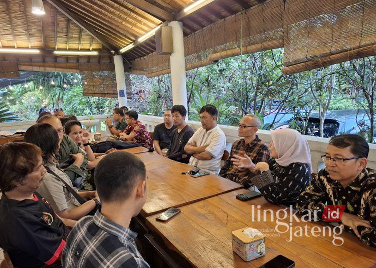 RSUD Salatiga Siagakan Tenaga Medis 24 Jam Selama Libur Lebaran 25 BUKBER: Suasana buka bersama jajaran Direksi RSUD dr Soebarkat Tjitrodarmodjo Salatiga bersama awak media, Jumat, 13 Maret 2026. (Dok.Humas RSUD dr Soebarkat Tjitrodarmodjo/Lingkarjateng.id)
