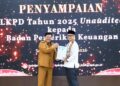 Wali Kota Salatiga Robby Hernawan menyerahkan LKPD 2025 kepada BPK RI Perwakilan Provinsi Jawa Tengah di Semarang, Senin, 30 Maret 2026. (Dok.Prokompim Setda Salatiga/Lingkarjateng.id)
