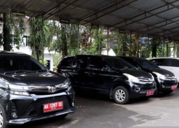 Sejumlah mobil dinas terparkir di Setda Kabupaten Temanggung setempat saat Lebaran 1447 Hijriah. (Antara)