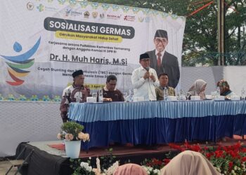 Anggota DPR RI Fraksi PKS, Muh. Haris saat kegiatan sosialisasi Germas di Gedung Serba Guna Desa Rejosari Kangkung, Jumat (3/4). Foto : Anik Kustiani/Lingkar