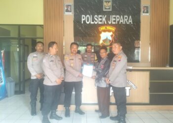 Pertemuan antara Kapolsek Jepara Kota AKP R. Aries Sulistiyono dengan Kepala MA Babus Salam Ahmad Yusuf di Mapolsek Jepara Kota. Foto : Tomi Budianto/Lingkar