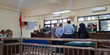 Suasana sidang sengketa tanah antara Sulistyowati dan PT. Teguh Karya di Pengadilan Negeri Semarang, pada Kamis (2/4). Foto : Syahril Muadz / Lingkar