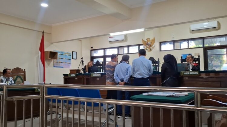 Suasana sidang sengketa tanah antara Sulistyowati dan PT. Teguh Karya di Pengadilan Negeri Semarang, pada Kamis (2/4). Foto : Syahril Muadz / Lingkar