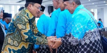 Wali Kota Salatiga Robby Hernawan saat menerima kedatangan para calon jemaah haji pada acara pamitan haji di Aula Kaloka, Kantor Setda Salatiga, Kamis, 23 April 2026. (Prokompim Setda Salatiga/Lingkarjateng.id)