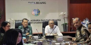 Bupati Kudus Sam’ani Intakoris beraudiensi dengan Dirjen Tata Ruang Kementerian Agraria dan Tata Ruang/BPN. Foto : Dok.Diskominfo Kudus/Lingkar