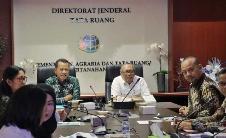 Bupati Kudus Sam’ani Intakoris beraudiensi dengan Dirjen Tata Ruang Kementerian Agraria dan Tata Ruang/BPN. Foto : Dok.Diskominfo Kudus/Lingkar