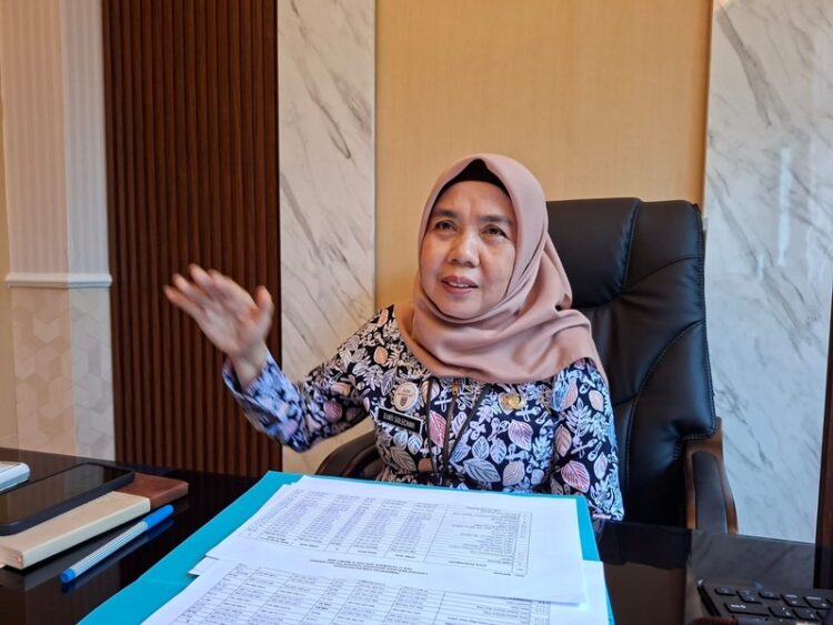 Kepala Badan Pengelolaan Keuangan dan Aset Daerah (BPPKAD) Kudus, Djati Solechah saat ditemui di Kantor BPPKAD pada Selasa (14/4). Foto : Fatur Rohman / Lingkar