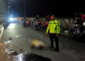 Korban tewas dalam kecelakaan adu banteng di Flyover Ganefo, Desa Kembangarum, Kecamatan Mranggen, Kabupaten Demak pada Rabu, 1 April 2026 malam. (M. Burhanuddin Aslam/Lingkarjateng.id)