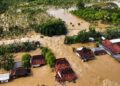 Banjir menggenangi rumah warga imbas jebolnya tanggul Sungai Tuntang di Desa Trimulyo, Kecamatan Guntur, Kabupaten Demak, Jumat, 3 April 2026. (Instagram droneexplore1/Lingkarjateng.id)