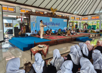 Bupati Batang, M. Faiz Kurniawan, saat menghadiri Halal Bihalal Himpunan Pendidik dan Tenaga Kependidikan Anak Usia Dini Indonesia (Himpaudi) se-Kabupaten Batang di Pendopo Kabupaten Batang, Senin, 20 April 2026. (Humas Pemkab Batang/Lingkarjateng.id)