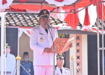 Bupati Grobogan Setyo Hadi membacakan amanat Mendagri Tito Karnavian dalam upacara peringatan Hari Otonomi Daerah ke-30, Senin, 27 April 2026. (Humas Pemkab Grobogan/Lingkarjateng.id)
