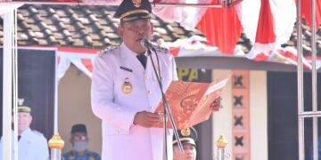Bupati Grobogan Setyo Hadi membacakan amanat Mendagri Tito Karnavian dalam upacara peringatan Hari Otonomi Daerah ke-30, Senin, 27 April 2026. (Humas Pemkab Grobogan/Lingkarjateng.id)
