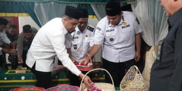 Bupati Jepara Witiarso Utomo didampingi Wakil Bupati M. Ibnu Hajar serta jajaran Forkopimda saat berziarah ke makam-makam para leluhur Jepara, Rabu, 8 April 2026. (Tomi Budianto/Lingkarjateng.id)