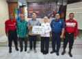 Bupati Kendal, Dyah Kartika Permanasari, menerima hibah berupa alat Hydraulic Rescue Tools (Extrication) dari PT Natural Gas Abadi secara simbolis di Kantor Satpolkar Kabupaten Kendal, Rabu, 22 April 2026. (Unggul Priambodo/Lingkarjateng.id)