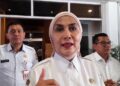 Bupati Kendal, Dyah Kartika Permanasari, memberikan keterangan kepada awak media pada Kamis, 2 April 2026. (Anik Kustiani/Lingkarjateng.id)